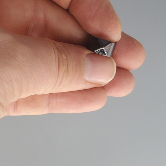 Guess Gunmetal Figaro Chain, Starfish Earrings and Pyrimad Earring Cuff Set - Picture 10 of 14